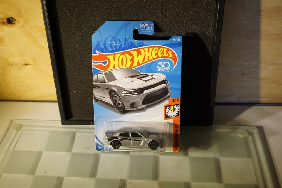E - 2017 15 Dodge Charger SRT Hotwheels car (Damaged Container) (#1875) - Image 1 of 1