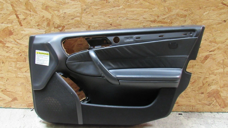 Mercedes W203 C32 C55 AMG 2005-2007 panel de puerta delantera derecha cuero negro OEM Foto 1 de 4