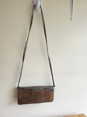 De colección. Bandolera/cartera de mano Hugo Boss de cuero metálico Foto 1 de 4
