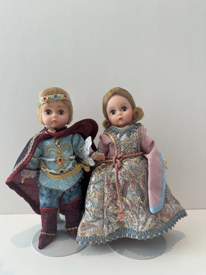 Pareja de muñecas vintage Madame Alexander Camelot Reina Ginebra Sir Lancelot Foto 1 de 4
