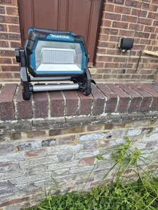 Makita DML809 18 V LXT kabelloses/kabelgebundenes LED-Licht - Bild 1 von 3