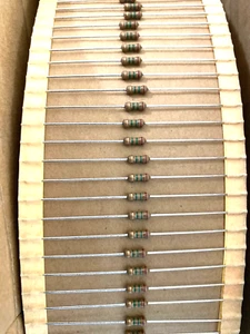 Resistenza pellicola carbonio lancia 1,5 m Ohm KOA 5% tol 1/4 w CF 1/4 155 J T52 (100 pz.) - Foto 1 di 4