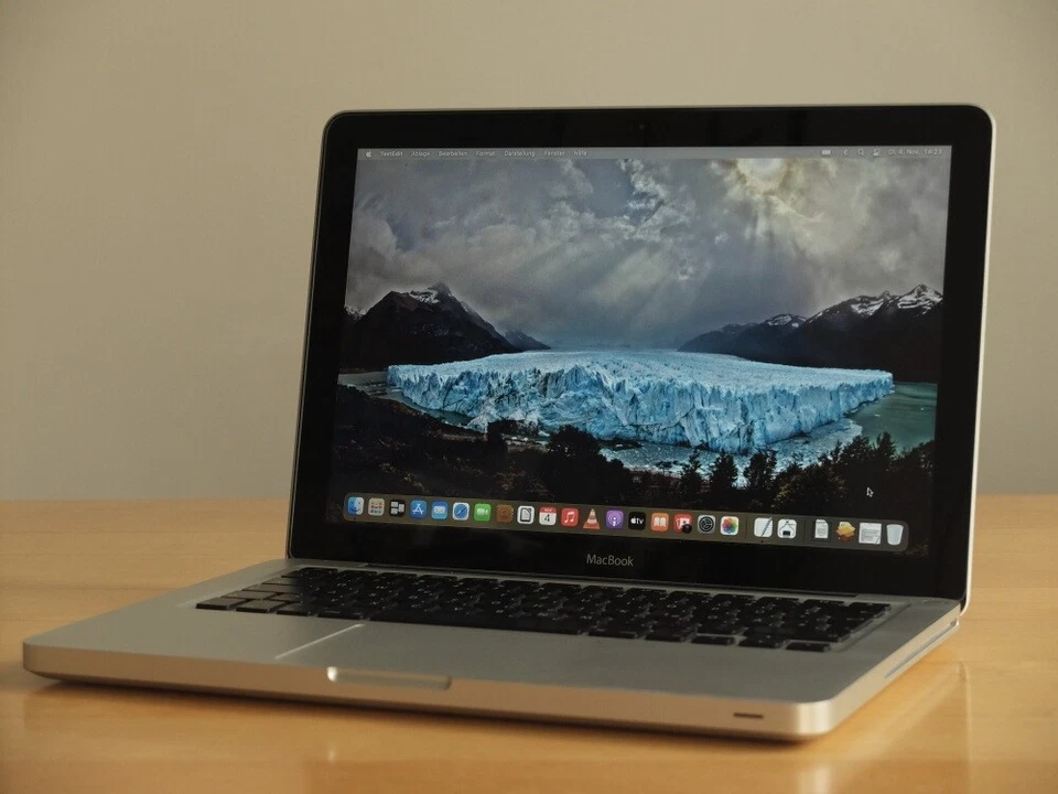 Apple MacBook 5,1 (2008) 13 Zoll/Core2Duo 2,0 GHz/4GB RAM/128GB SSD/Monterey - Bild 1 von 4