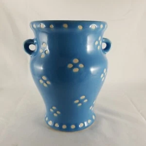 Jarrón de cerámica pintado a mano con 2 asas azul con diseño de puntos blancos arte 5 3/4" de alto - Imagen 1 de 7