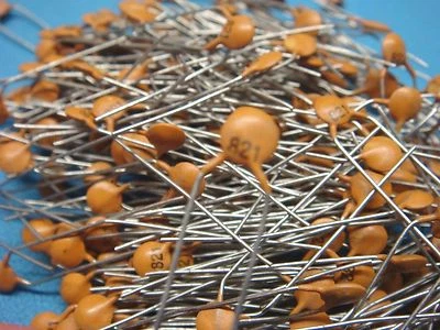 (500) Condensador de disco cerámico plomo radial f5Y5F1C821M 820pF 0.00082uF 50V Foto 1 de 4