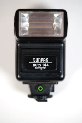 Sunpak (2392B) Auto 144 Thyristor Mountable Camera Flash With Instructions  - Image 1 of 3