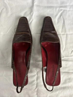 Tacones Ann Taylor vintage con honda trasera, talla 8 Foto 1 de 4