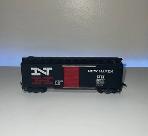 Mantua HO Scale 40' Weighted New Haven NH 32957 Sliding Door Box Car - Picture 1 of 4
