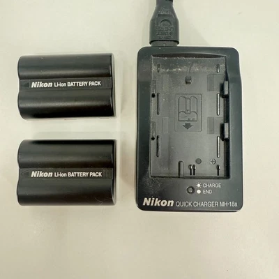Cargador rápido Nikon MH-18a y 2 baterías Nikon Li-ion EN-EL3a con cable de alimentación Foto 1 de 3