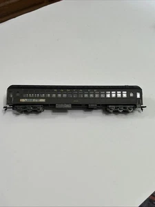 HO Rivarossi Sante Fe Passenger Coach Car w/Interior & Lighted - Metal Wheels - Picture 1 of 12