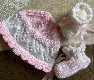 Baby Beanie & Bootees Set. Hand-knit/Hand-crochet by me. Scallop Edge. SOFT - Picture 1 of 4