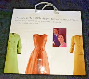 Vintage Marshall Field's Chicago- Jackie Kennedy - Field Museum-Shopping Bag (A) - Picture 1 of 4