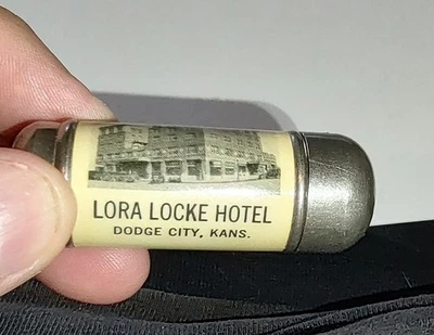 Kit de costura de viaje vintage Lora Locke Hotel Dodge City Kansas KS. Imagen de Hotel Foto 1 de 4