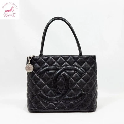 Bolso de Mano CHANEL Medallion A01804 Negro Piel de Caviar Plateado Herrajes B25070502 Foto 1 de 4