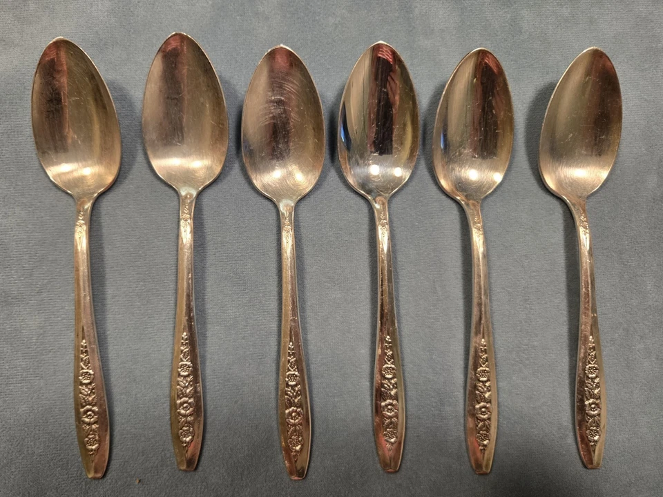 Juego de 6 cucharaditas plateadas de colección Wm Rogers & Sons IS Primrose Foto 1 de 4