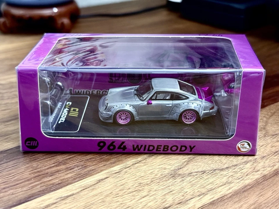 PORSCHE 964 WIDEBODY HOT PINK W/EXTRA WHEELS 1/64 BY CM MODELS CM64-964-INA