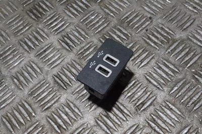 HUB USB FORD TRANSIT CONNECT MK2 HC3T-14F014-BE 2019-2024 MT22 Foto 1 de 4