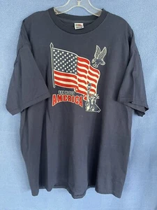 Navy Blue T-Shirt Says God Bless America - Bild 1 von 3