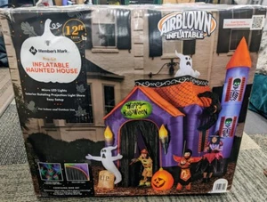 Member's Mark Gemmy riesiges aufblasbares Spukhaus 12’ beleuchtetes Projektionslicht - Bild 1 von 3