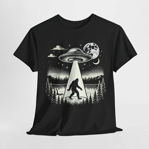 Camiseta de Algodón Unisex Bigfoot Sasquatch Abducción OVNI con Lochness Monster Believe - Imagen 1 de 4