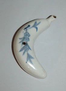 Blue/white ceramic suiteki water dropper, crescent moon & cherry blossom, Japan - Picture 1 of 7