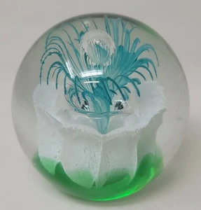 Pisapapeles de vidrio soplado flor y burbuja azul verde blanco 3" DIA vintage - Imagen 1 de 8