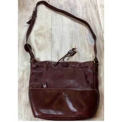 Bolso tipo cubo vintage Aigner de cuero borgoña sangre de buey con cordón Foto 1 de 4