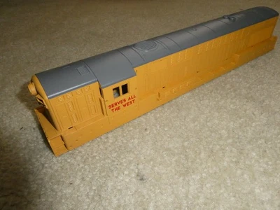 Carroceria de locomotiva a diesel amarela MTH O Scale Sample UP 15,5" de comprimento - Imagem 1 de 3