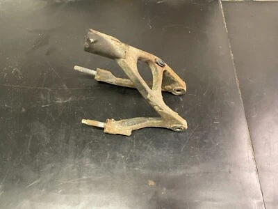 1999 Pontiac Grand AM 2.4L Engine Mount Bracket Foto 1 de 4