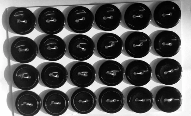 24Stück Qualitäts Wäscheknöpfe Knöpfe Melaminharz 18 mm Knöpfe schwarz - Bild 1 von 1