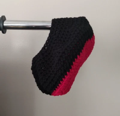 Serenity and Luxe | Boina Corona Crochet Negra y Roja Tam | PEQUEÑA Foto 1 de 3