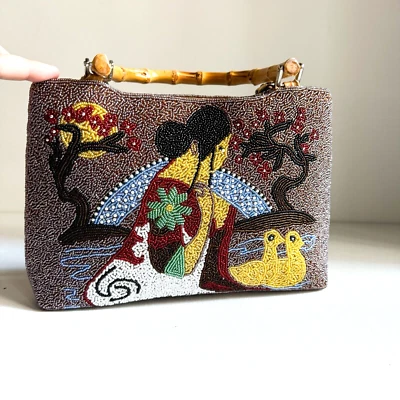 Cartera vintage con asa de bambú con temática de geisha colorida con cuentas Foto 1 de 4