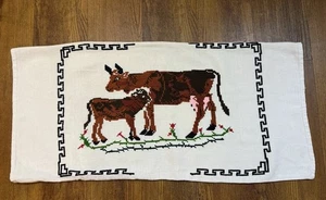 ¿Funda de almohada cosida en cruz años 40 50 de colección? Flores de vaca marrón - Imagen 1 de 3
