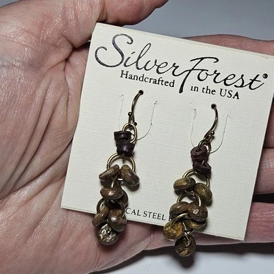 Brincos pendurados de madeira marrom floresta prata novos - Imagem 1 de 4