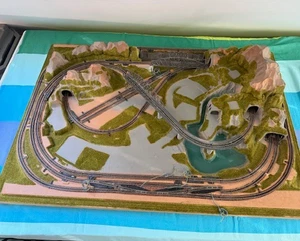 Noch Z 85880 - Fertiggelände "Cortina" mit Märklin - Gleismaterial - Bild 1 von 6