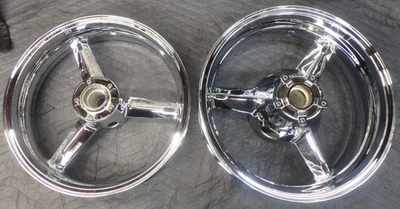 JUEGO DE RUEDAS SUZUKI GSXR 600 + 750 01/05 CROMADAS DE FÁBRICA - COMPRA DIRECTA Foto 1 de 4