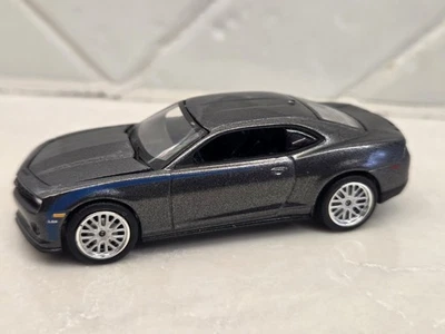 Camaro suelto Auto World 1:64 Road & Track 2011 Hennessey gris Foto 1 de 4