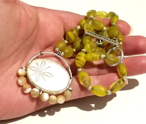 ** Sigrid Olsen grüne Chartreuse Kunstglas und geschnitzte Blume MOP Halskette ** - Bild 1 von 8