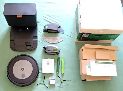 iRobot Roomba Combo j5+ ASPIRAPOLVERE LAVAPAVIMENTI CON BASE PER SVUOTAMENTO AUT - Immagine 1 di 4