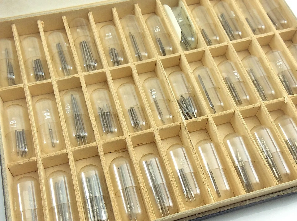 Lote surtido de vástago de cuerda de materiales de reloj Dominion vintage I727 Foto 1 de 4