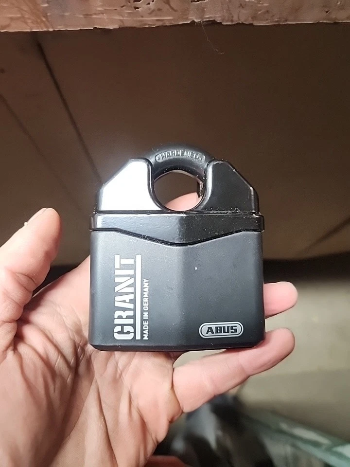 ABUS Granit 37/80 Heavy Duty Hardened Steel Padlock - Closed Shackle Lock wit... - Image 1 of 2