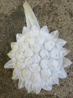 COUSSIN de SENTEUR pour Armoire /commode Couronne de BOUTONS de ROSE LINON BLANC - Photo 1/2