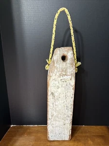 Boya de langosta de madera primitiva de Maine de colección, decoración náutica pintada de blanco - Imagen 1 de 6