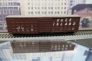 WALTHERS HO SCALE ROCK ISLAND RI 27326 50' WAFFLE SIDE BOX CAR WITH KADEE'S! - Picture 1 of 18