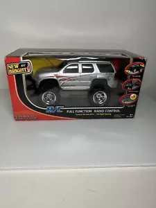 New Bright RC 2009 Cadillac Escalade Full Function Radio Control NEW - Picture 1 of 11