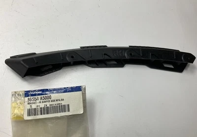 Front Bumper RIGHT Cover Side Mounting Bracket  OEM For 2013-2014 Elantra GT - Image 1 of 3