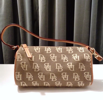 MINI BOLSO BARRIL DE LONA VINTAGE DOONEY & BOURKE DB LOGO CON CUERO EN MARRÓN DILLEN Foto 1 de 4