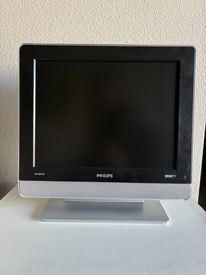Phillips 15PF5120/28 LCD TV TruFlat Gaming Retro TV S-Video, AV No Remote - Image 1 of 4