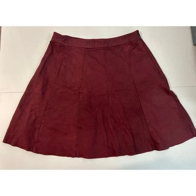 Cusp by Neiman Marcus mini falda de cuero línea A en burdeos talla 6 Foto 1 de 4