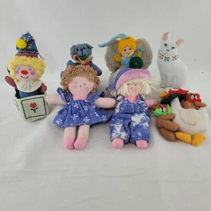 6 Vintage Weihnachtsschmuck Hase Katze Engel Clown Bär & 2 Pier One Puppen - Bild 1 von 23